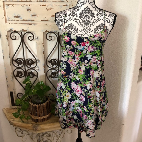 Tobi Dresses & Skirts - 🍄{sale} 2/$20 Tobi floral print dress